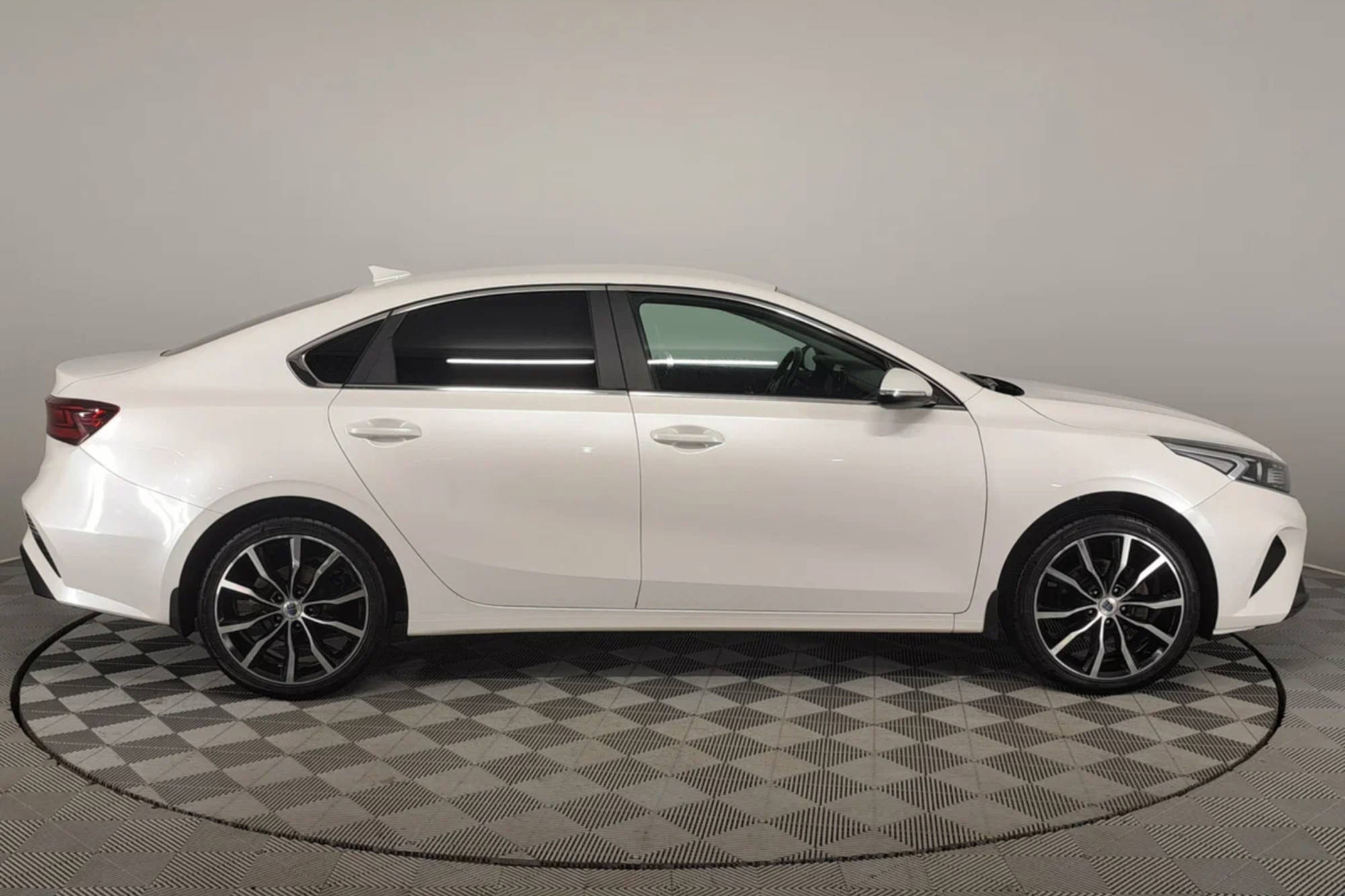 KIA 角石白