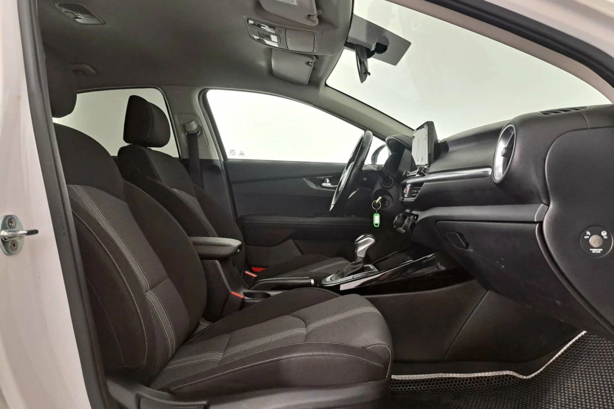 KIA Cerato White