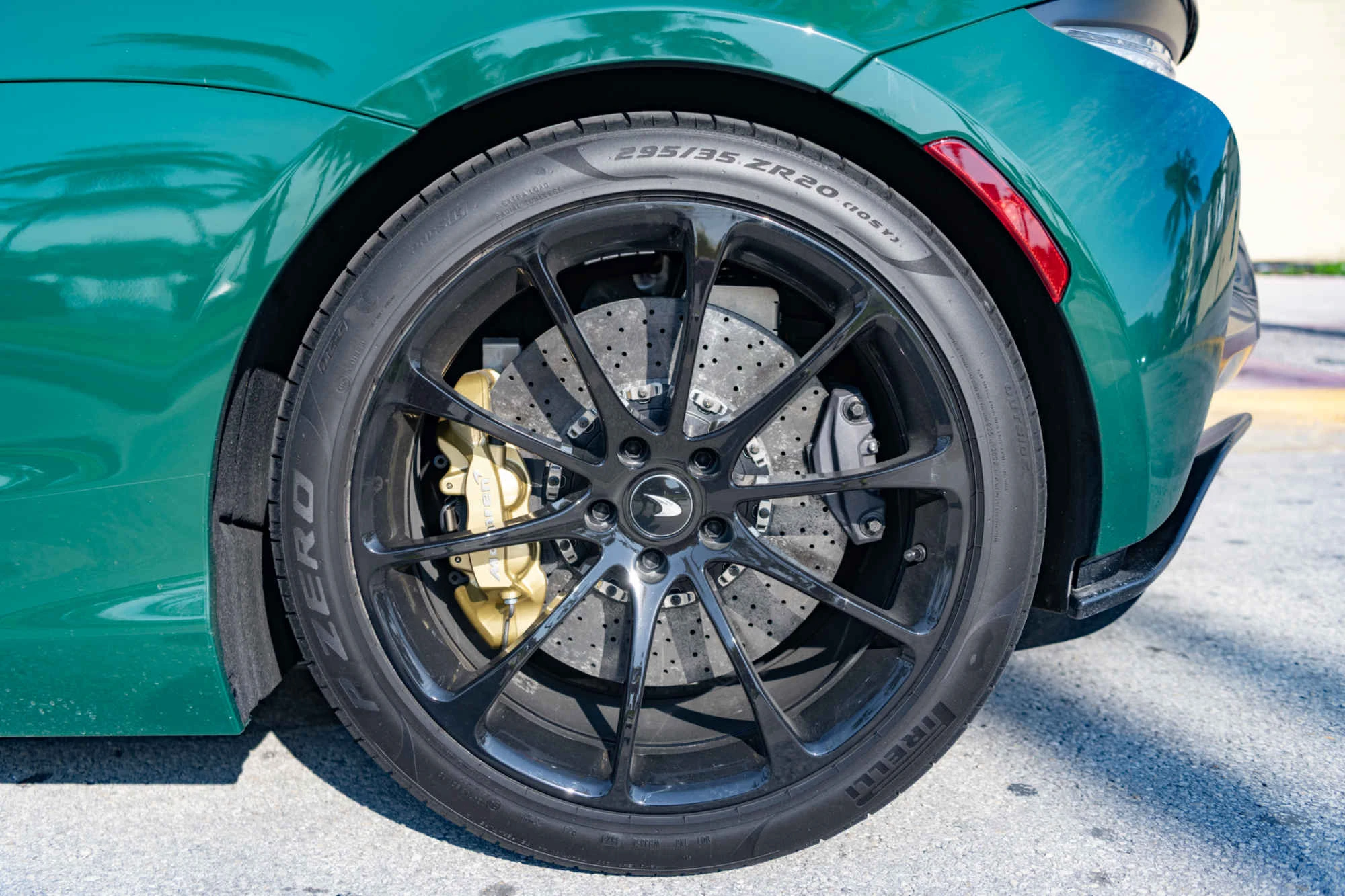 McLaren Artura Coupe Green