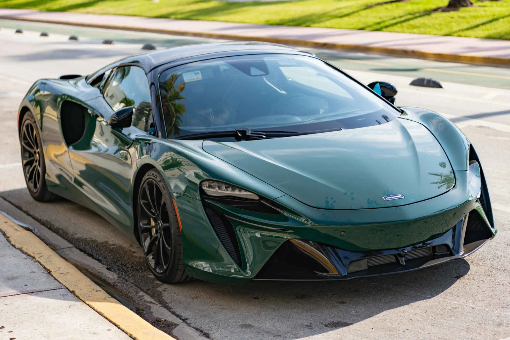 McLaren Artura Coupe Green
