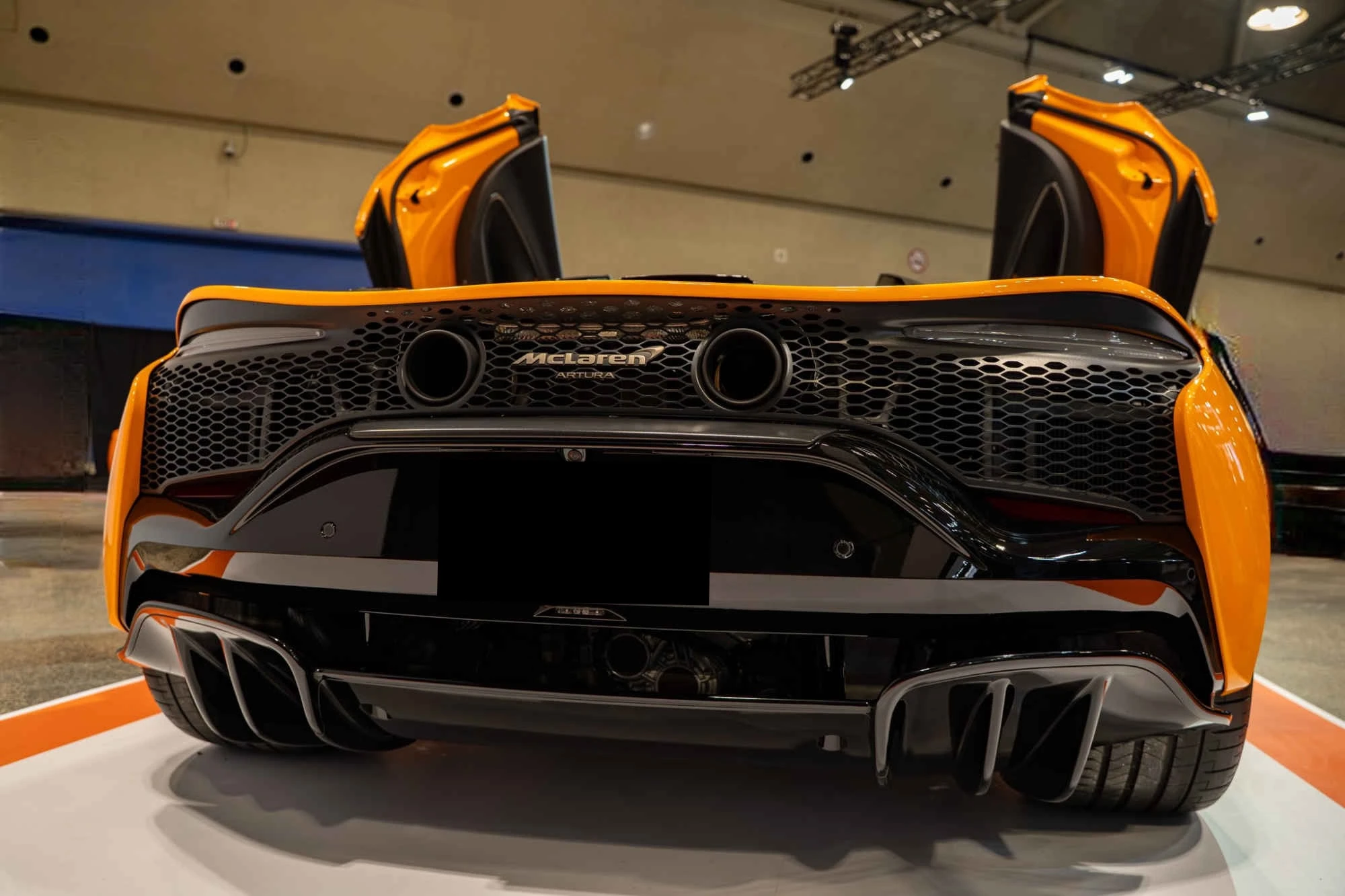McLaren Artura Spider Oranje