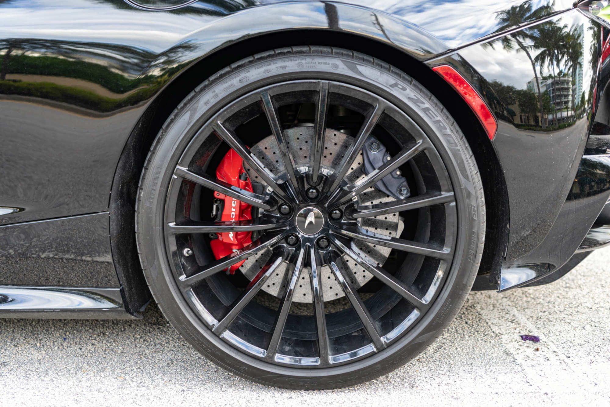 McLaren GT Black
