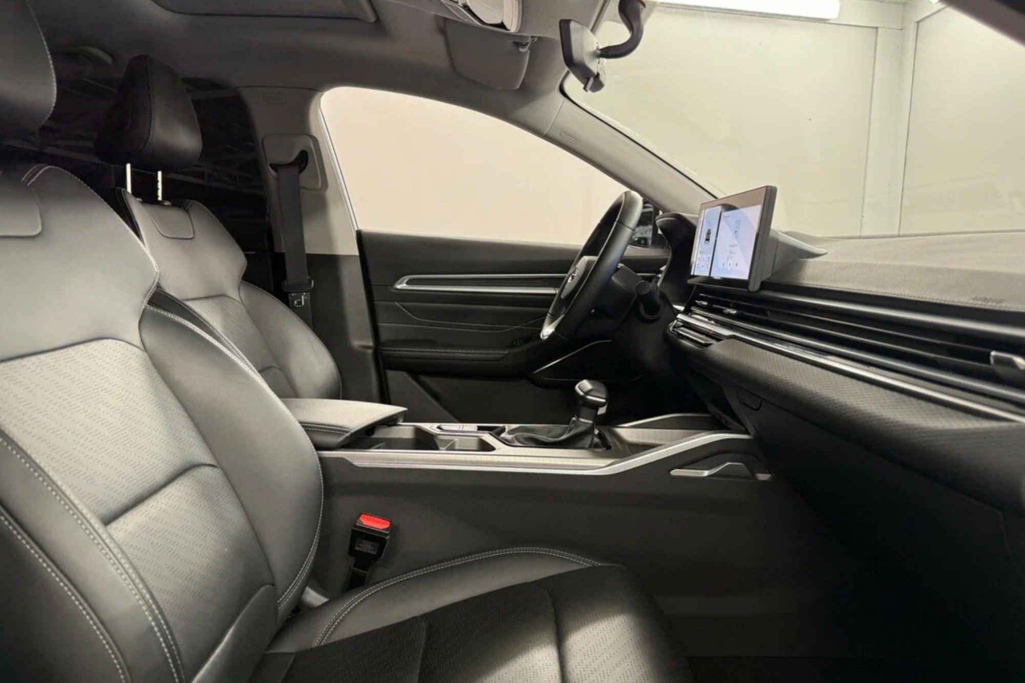 Geely 艾格朗 II 白色