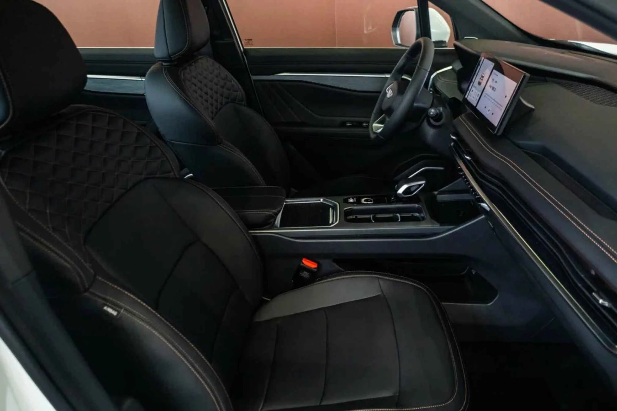 Geely 奥卡万戈白