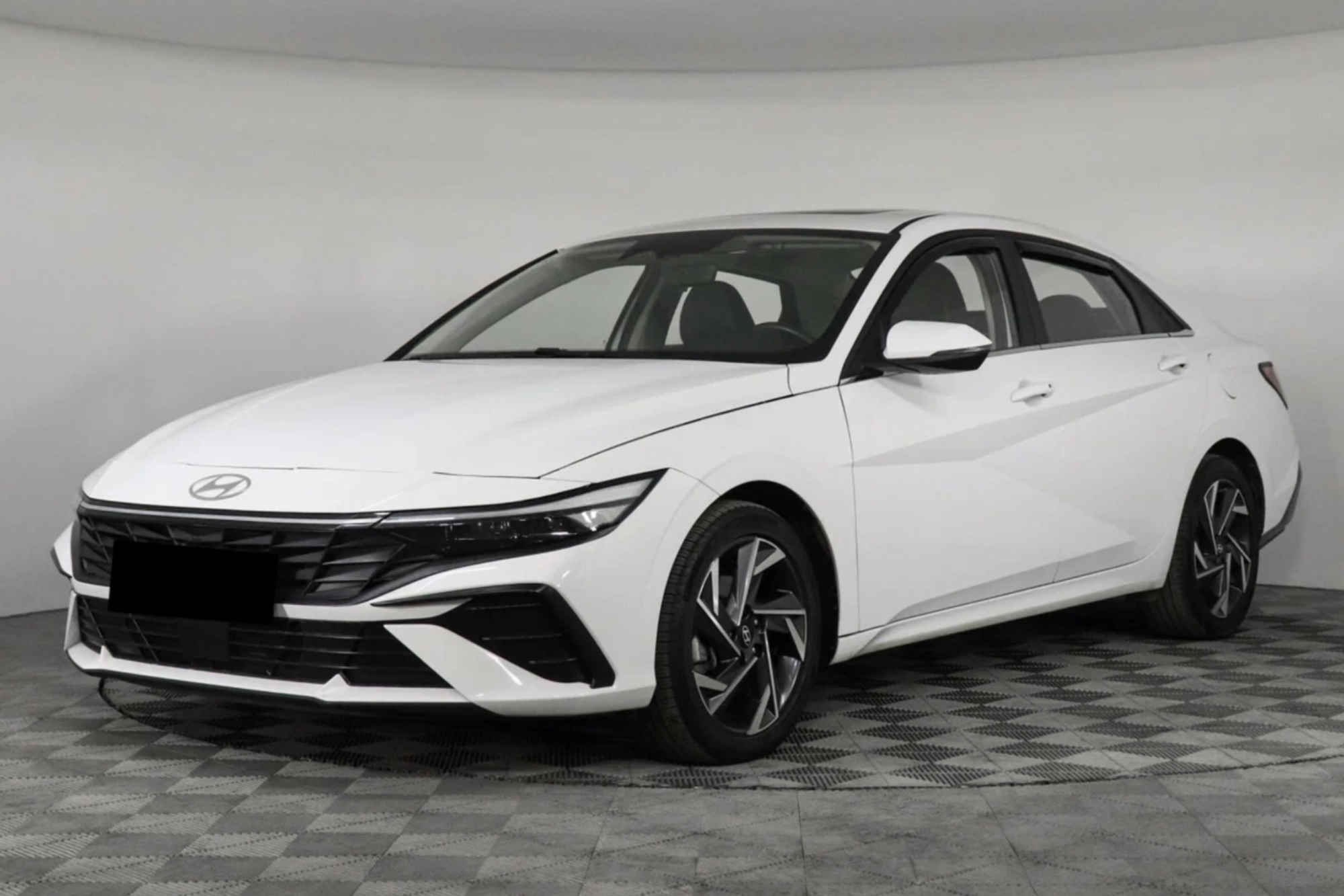 Hyundai 伊兰特 白色