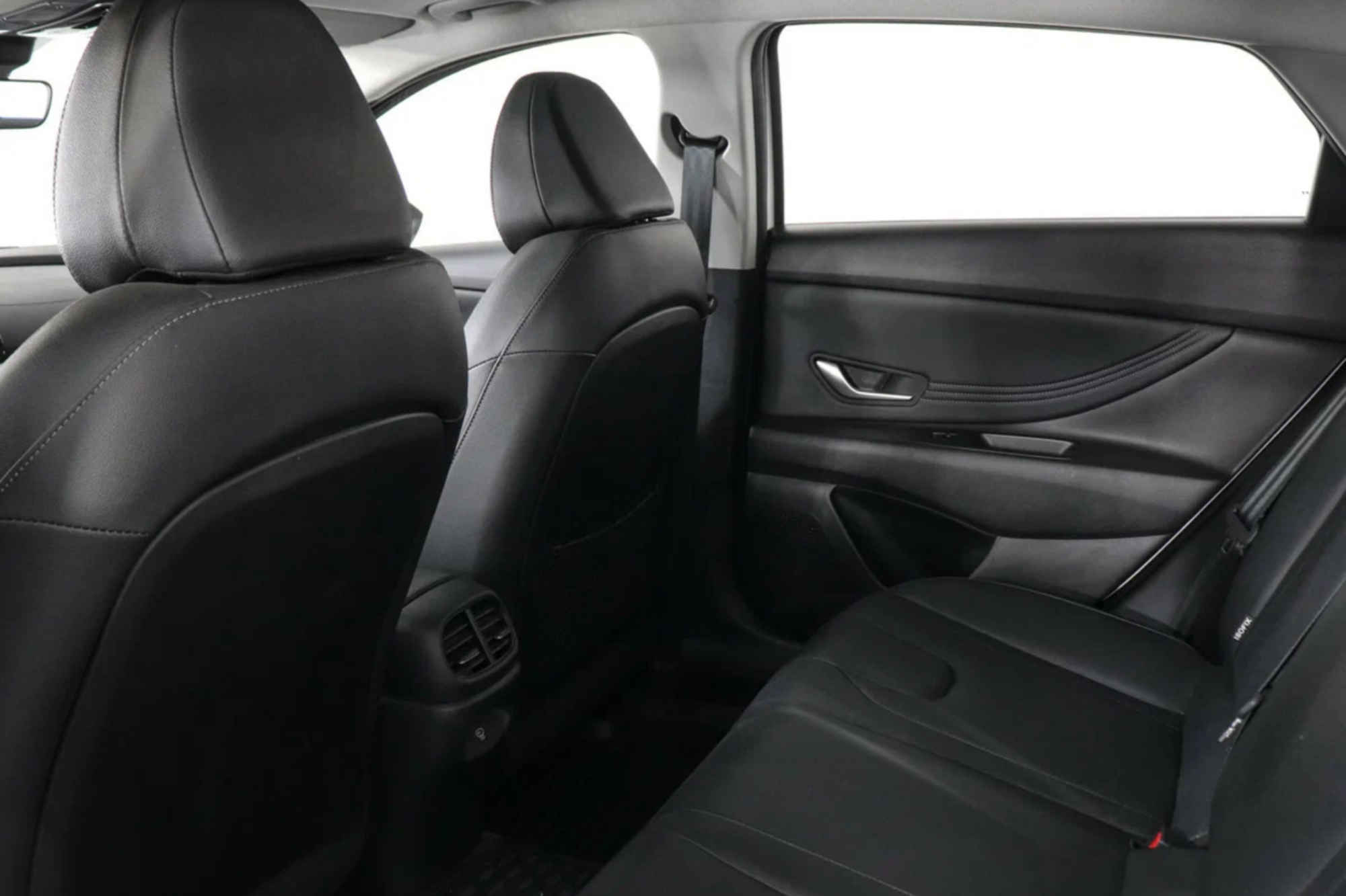 Hyundai 伊兰特 白色