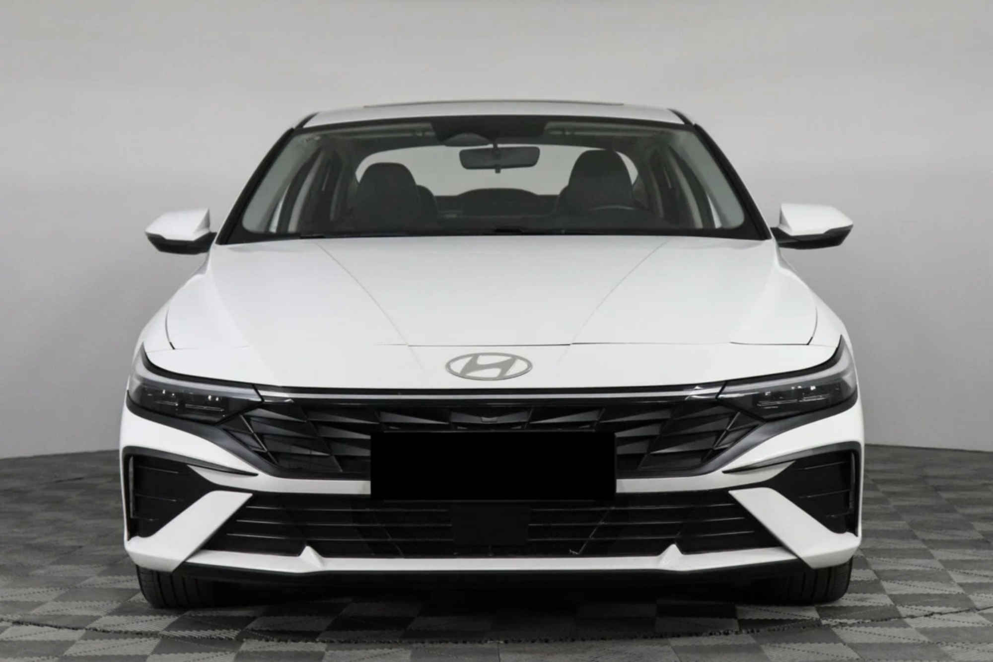 Hyundai 伊兰特 白色