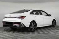 Hyundai 伊兰特 白色