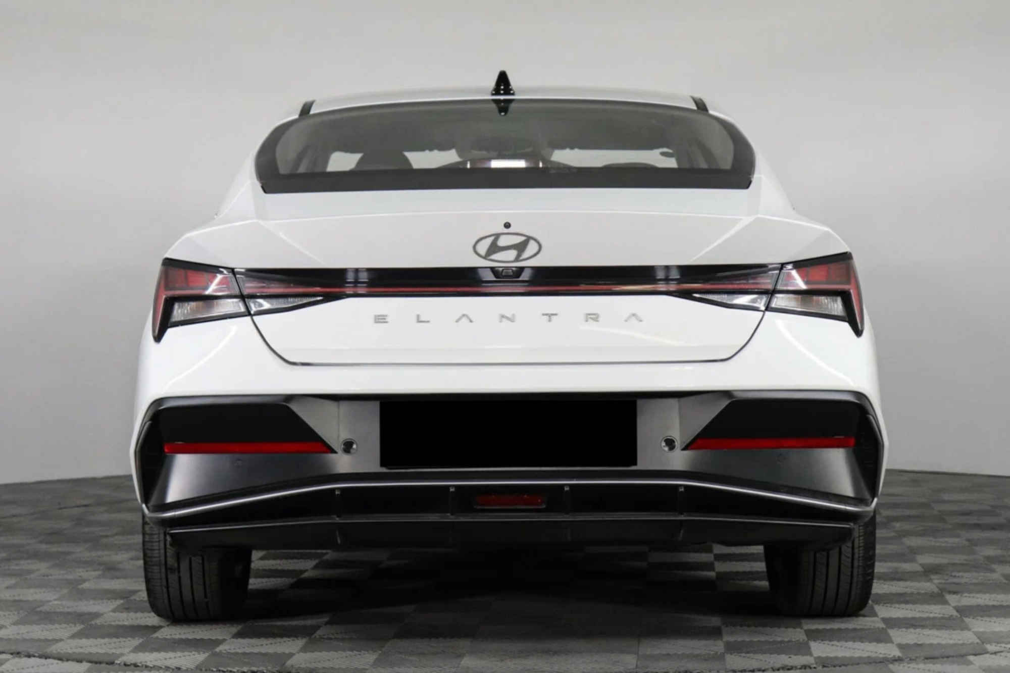 Hyundai 伊兰特 白色