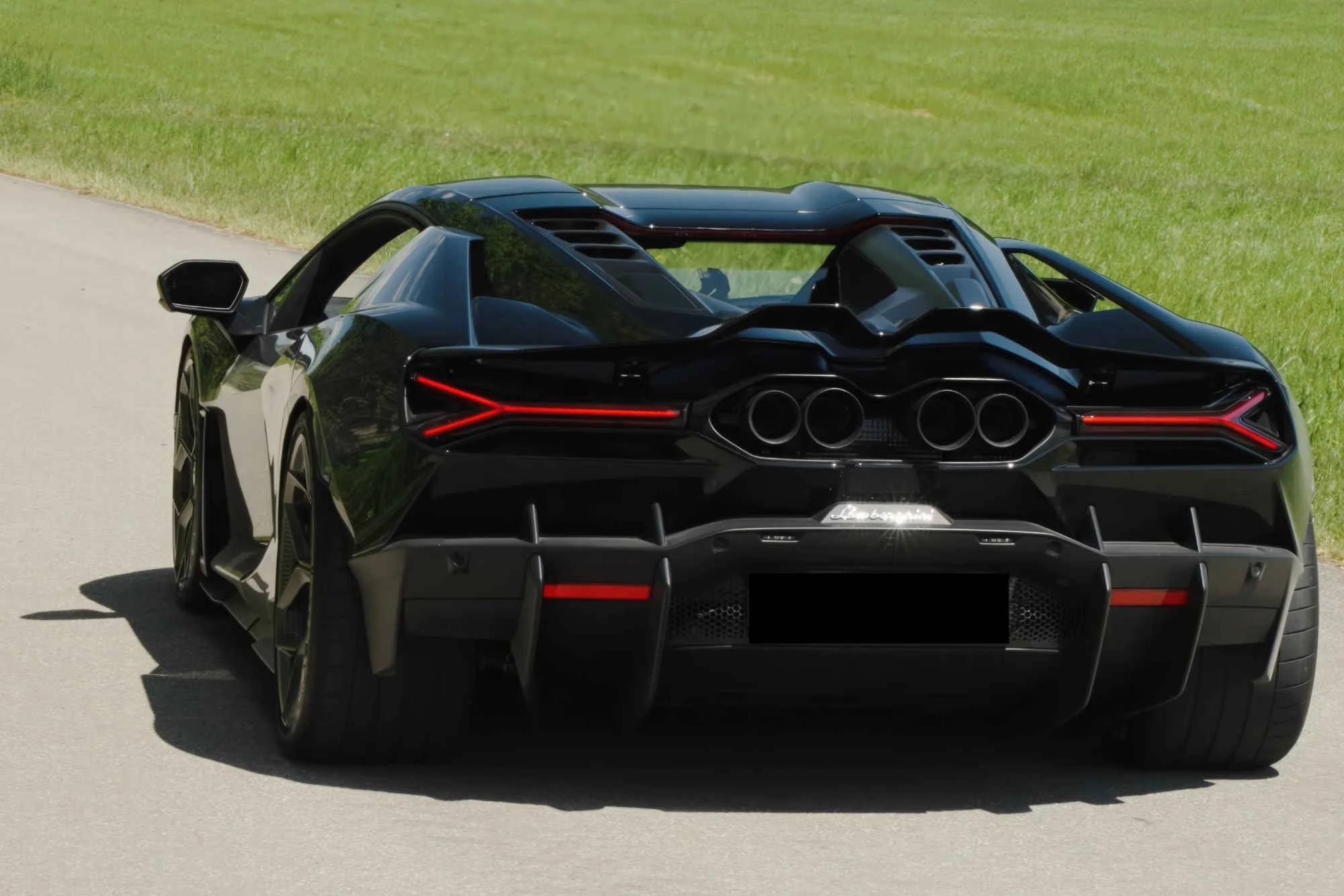 Lamborghini Revuelto Black