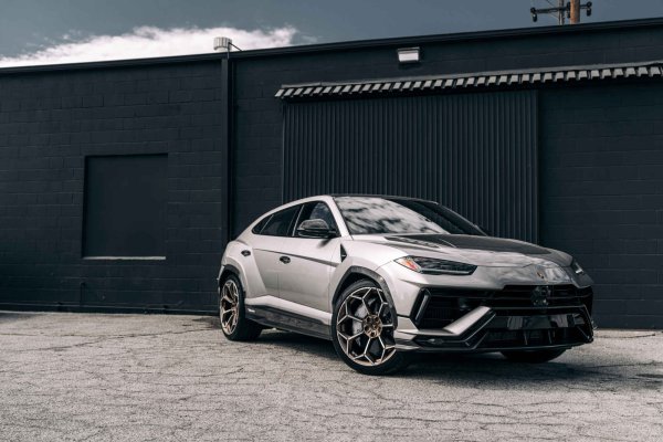 Lamborghini Urus Performante Cinza