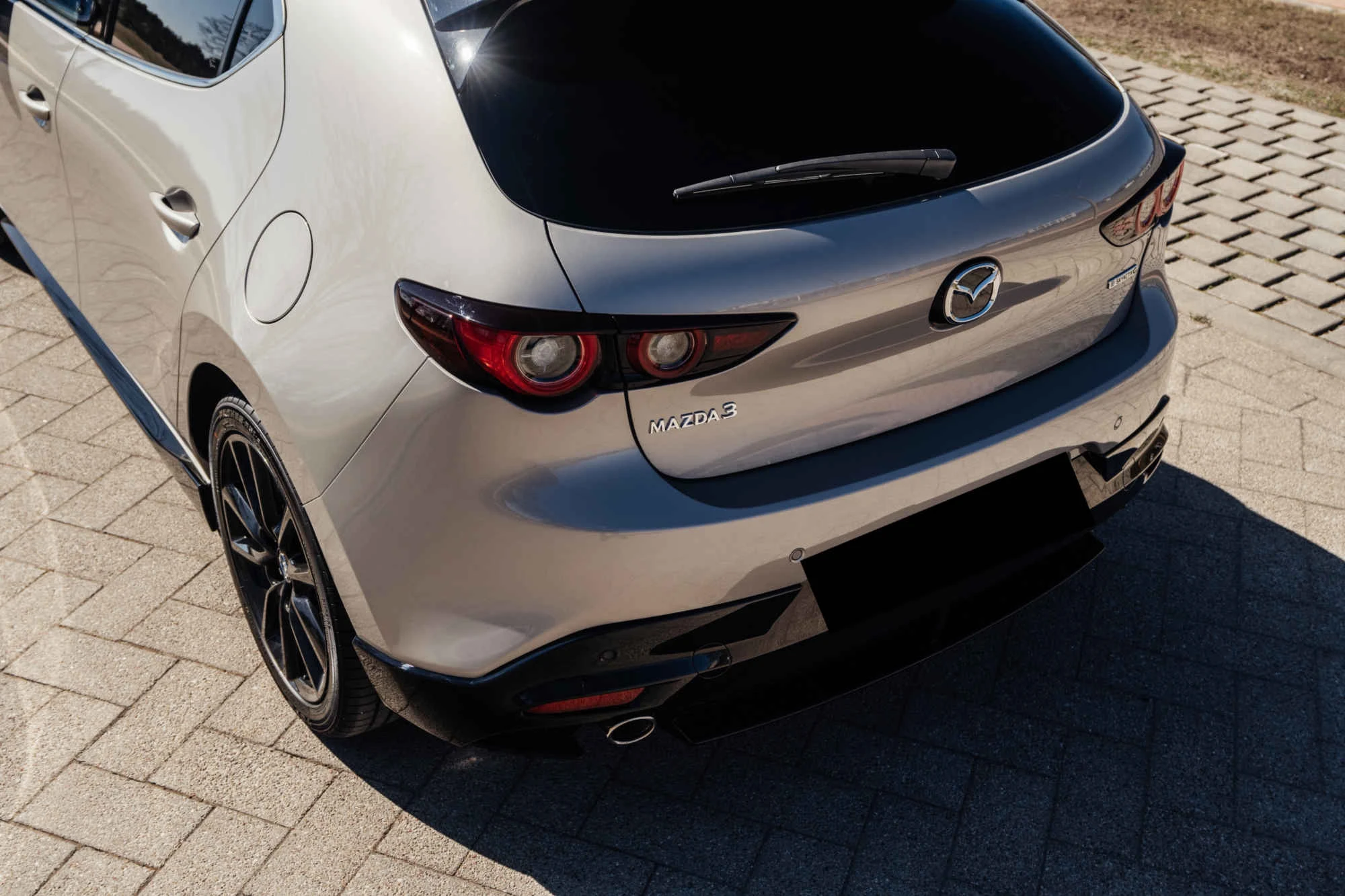 Mazda 3, белый