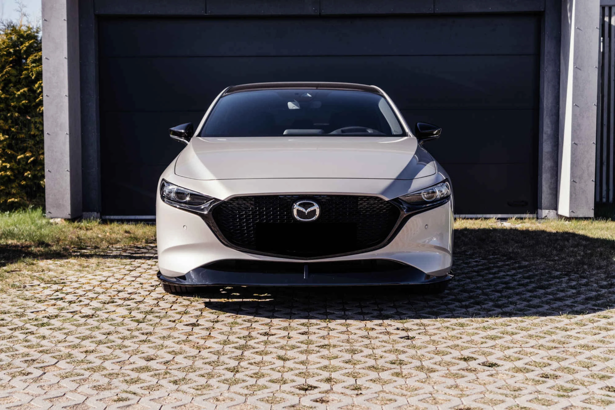 Mazda 3, белый