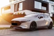 Mazda 3, белый