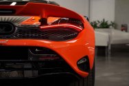 ماكلارين 750S باللون البرتقالي