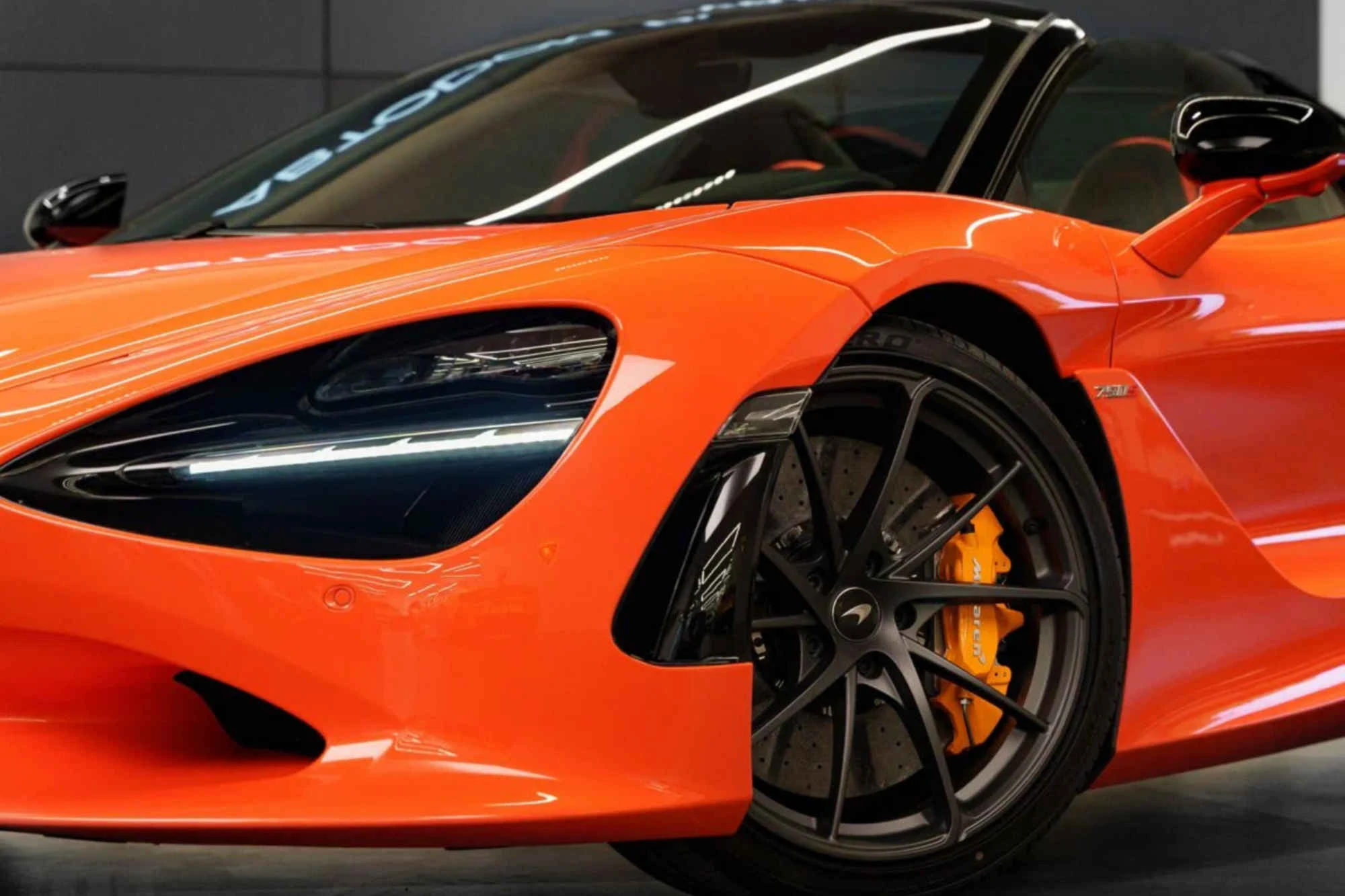 McLaren 750S Oranje