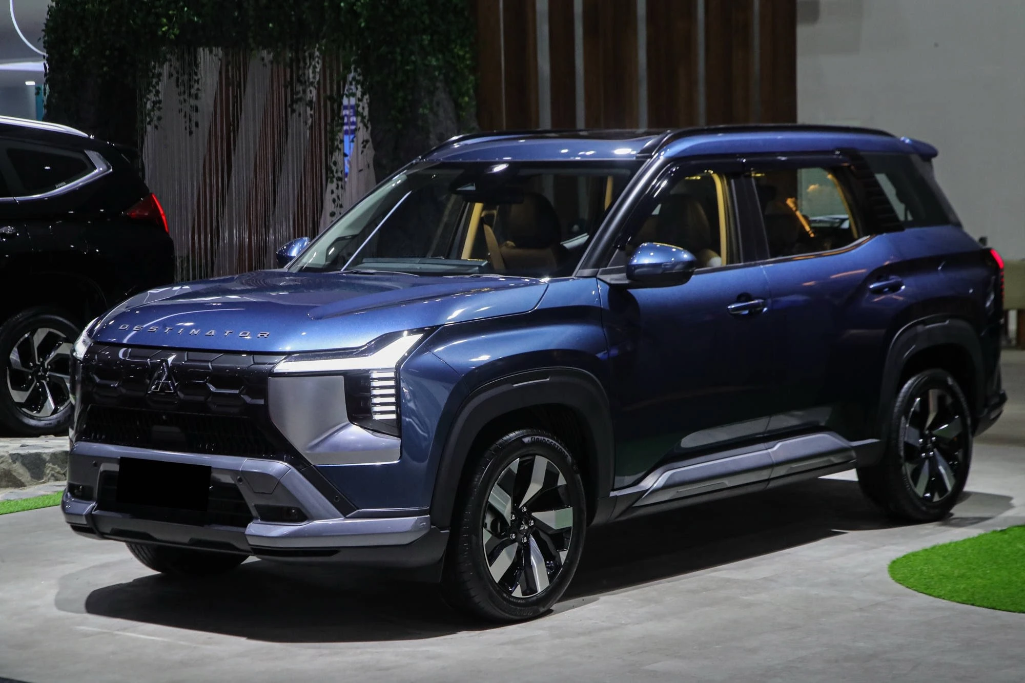 Mitsubishi Destinator Blue