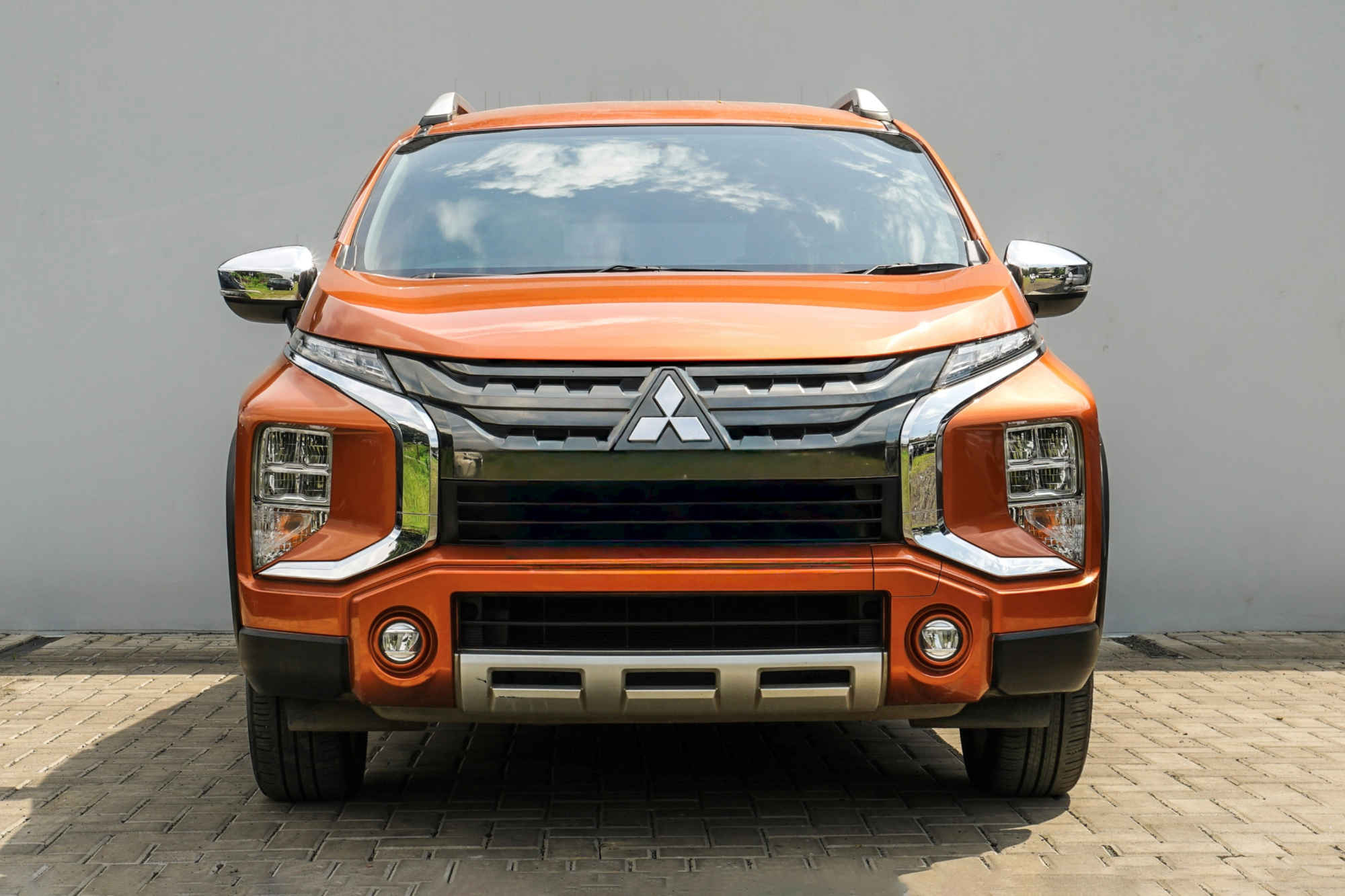 Mitsubishi Xpander Cross 橙色