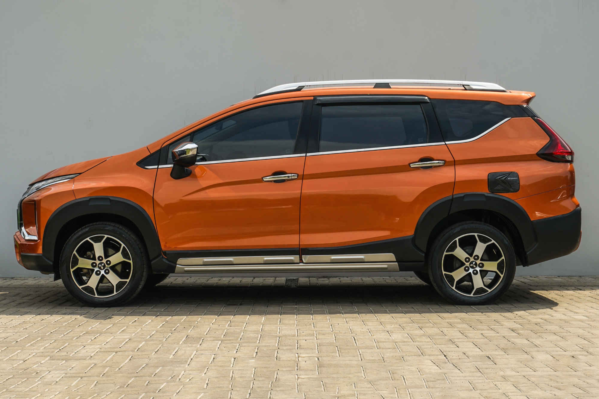 Mitsubishi Xpander Cross 橙色