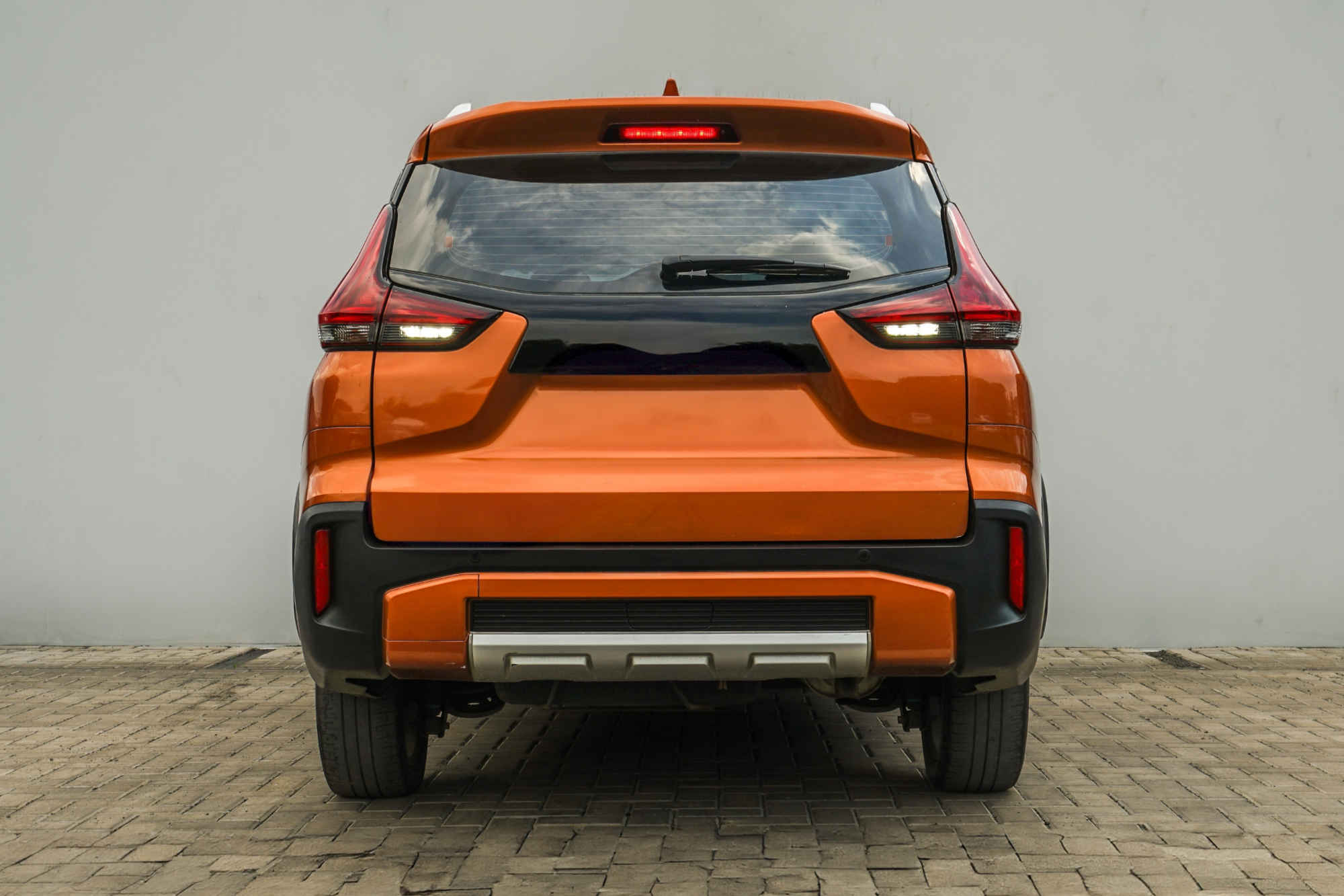 Mitsubishi Xpander Cross 橙色