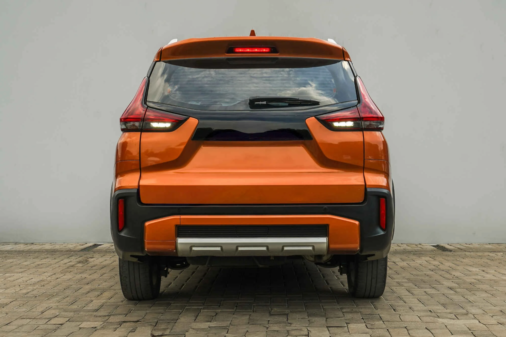 Mitsubishi Xpander Cross Orange