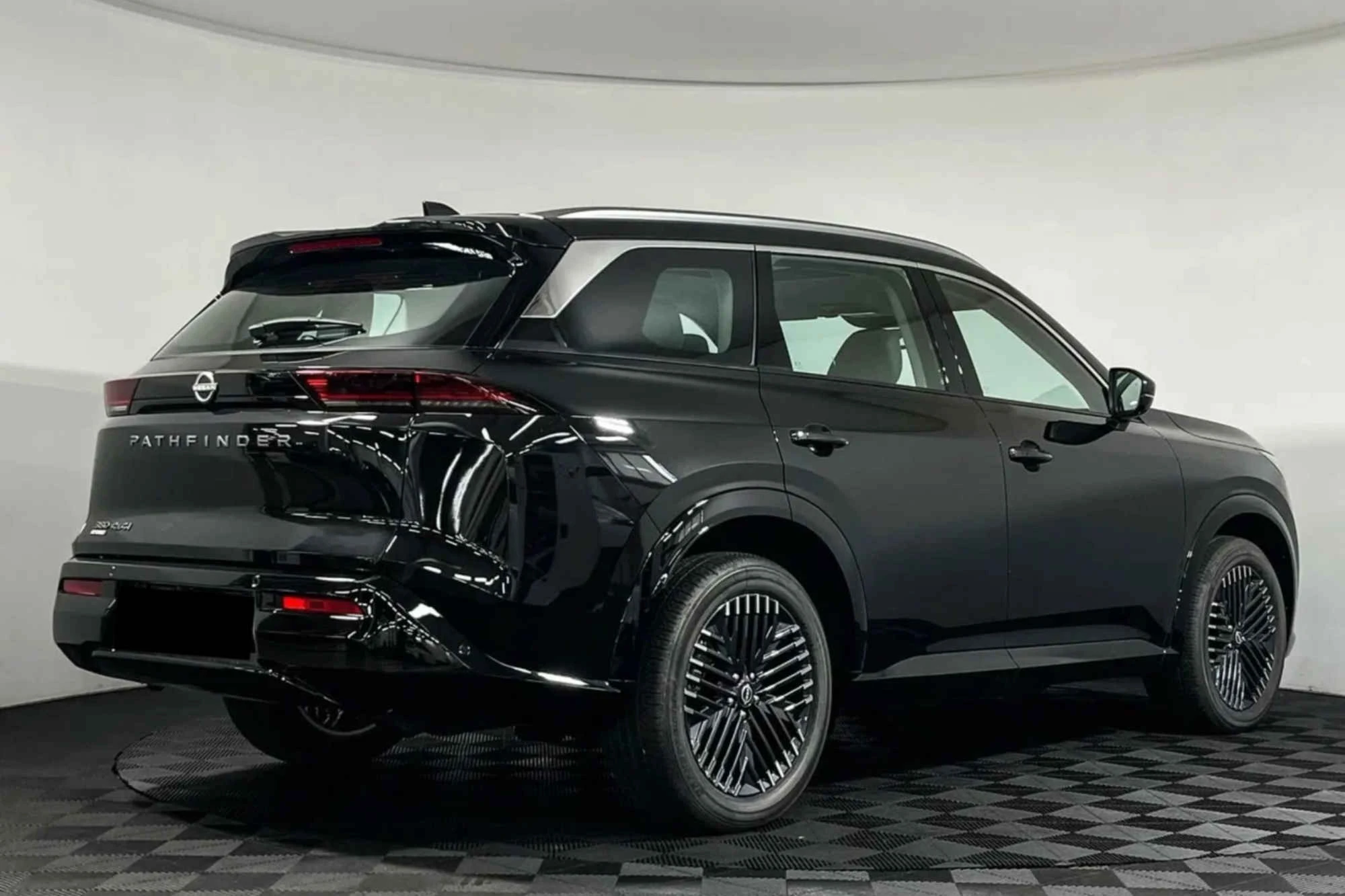Nissan Pathfinder V Black