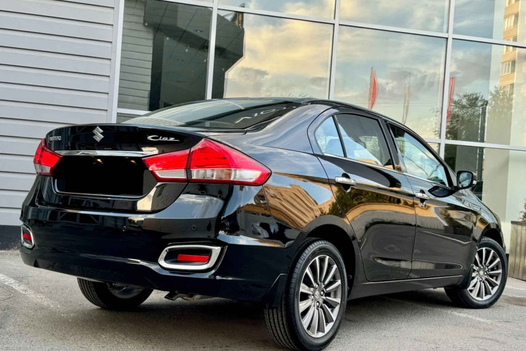 Suzuki Ciaz Svart
