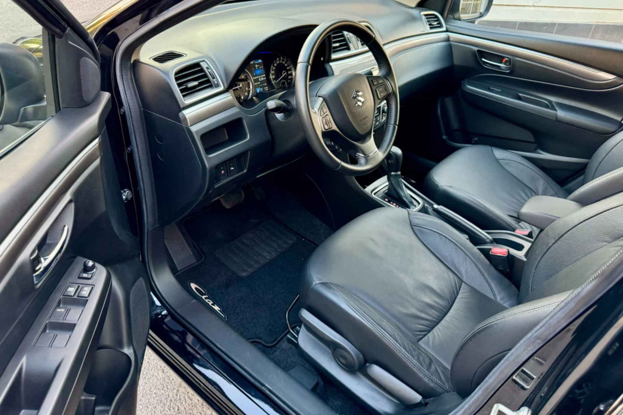 Suzuki Ciaz Svart