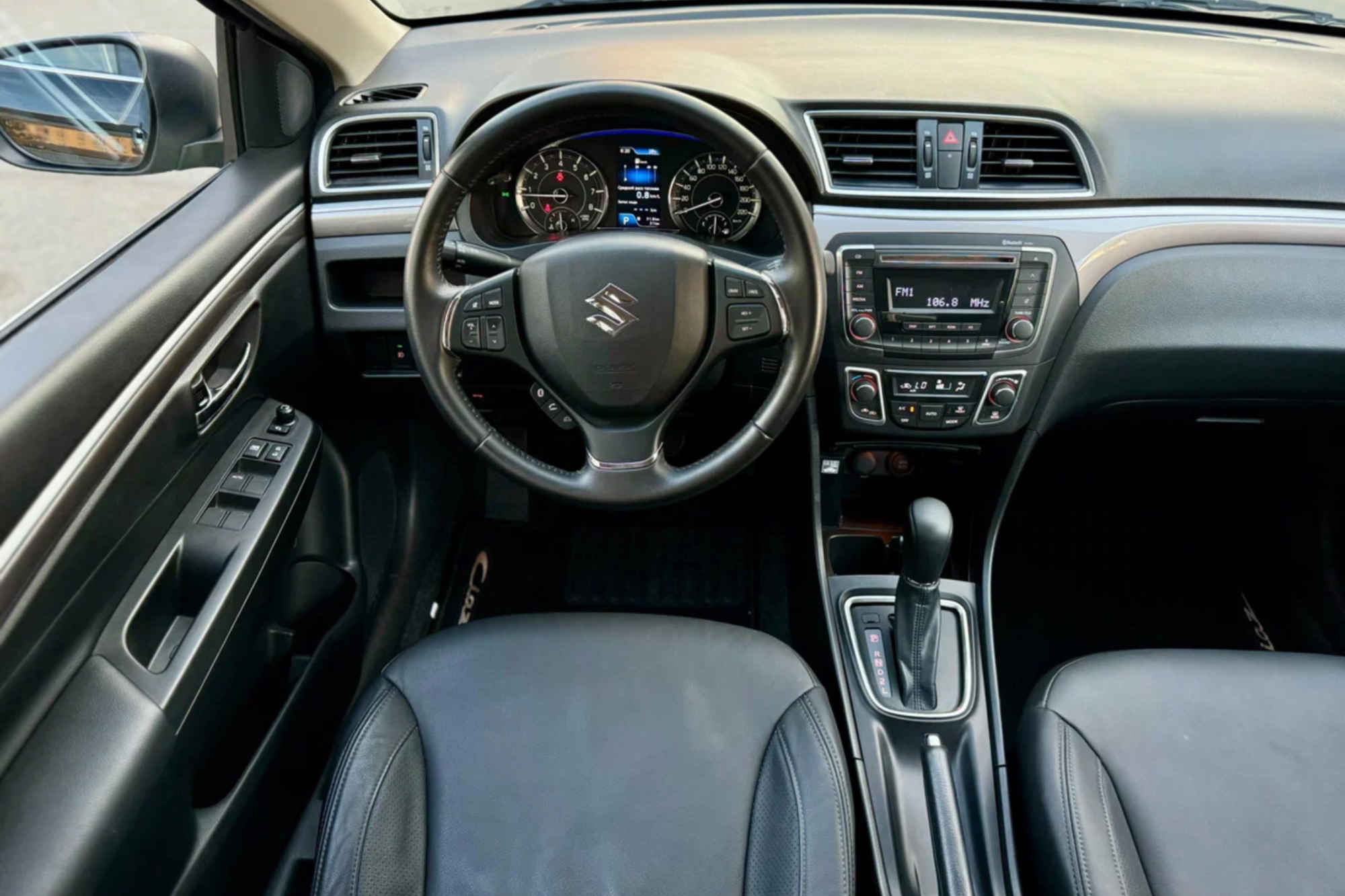 Suzuki Ciaz Svart