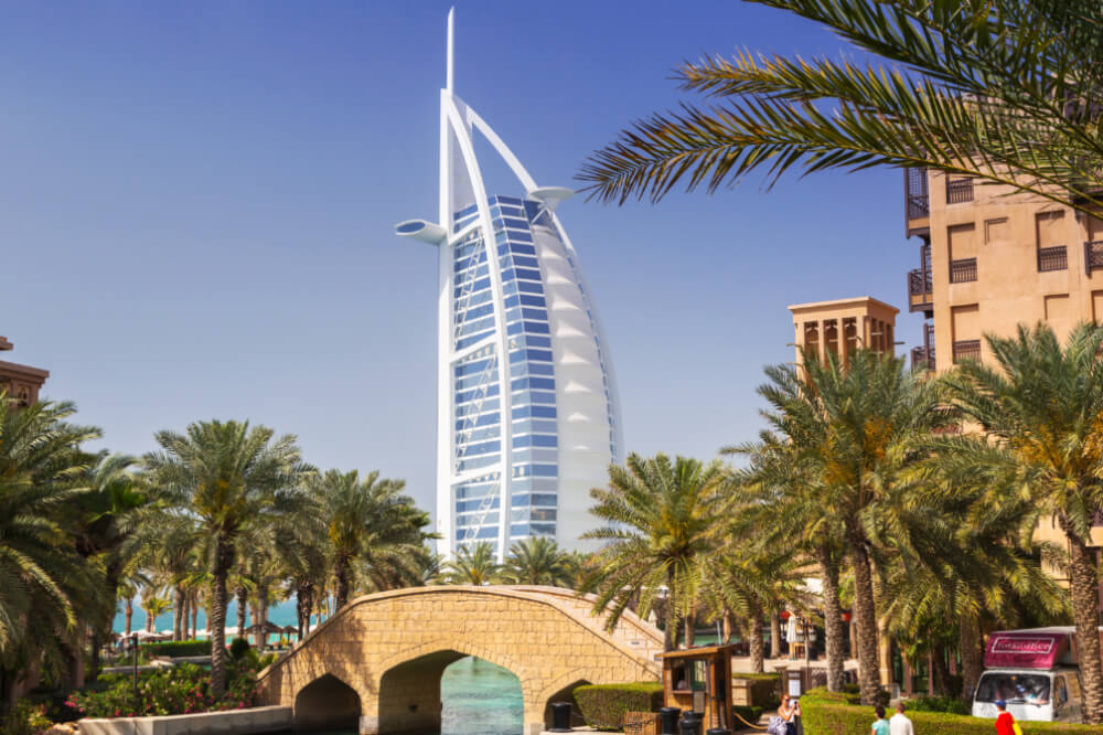 Come raggiungere il Burj Al Arab di Dubai: indicazioni stradali, norme di accesso e punti panoramici Il Burj Al Arab a Dubai