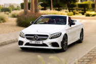 Mercedes بنز C43 AMG مكشوفة، بيضاء