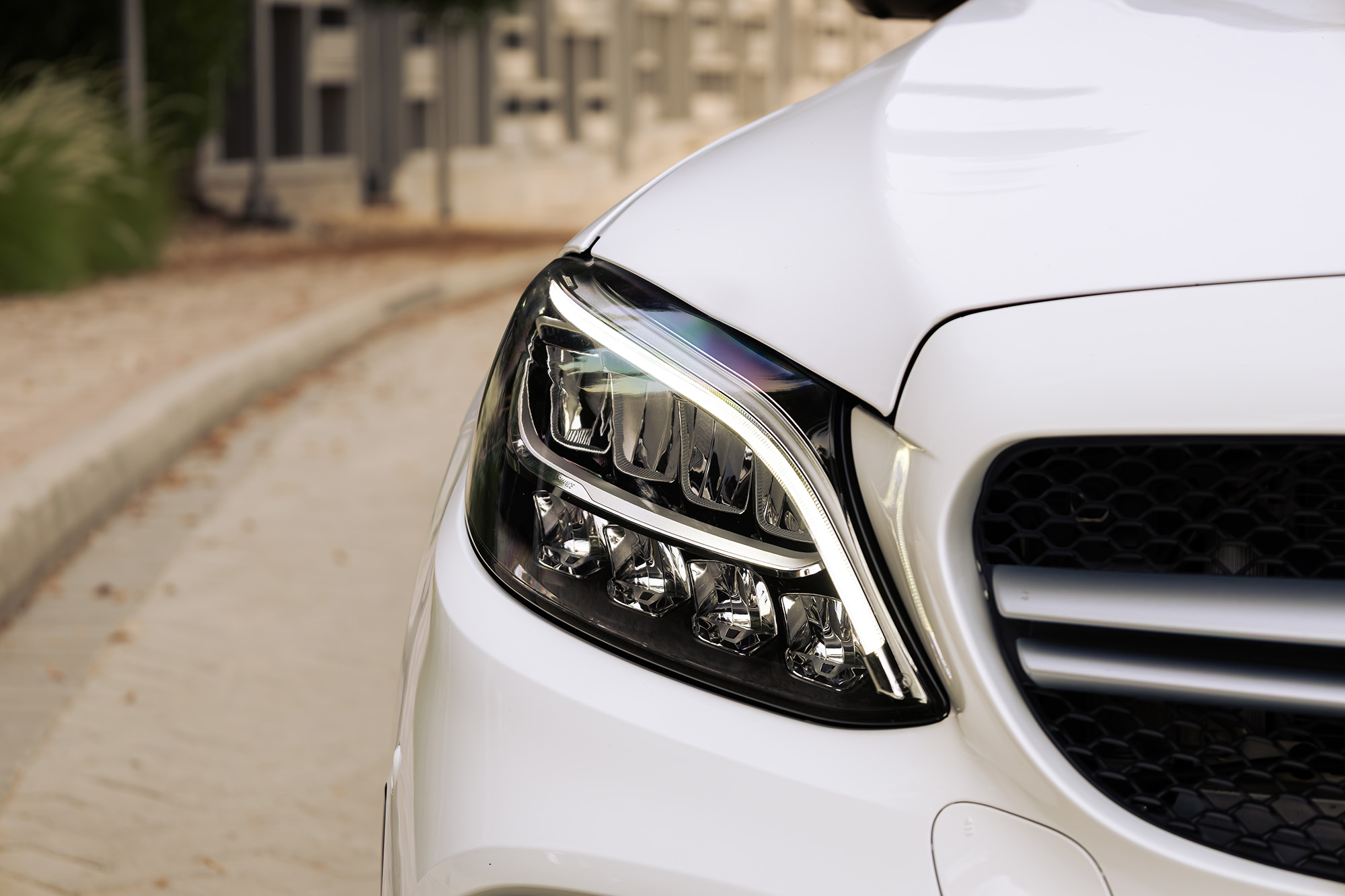 Mercedes بنز C43 AMG مكشوفة، بيضاء
