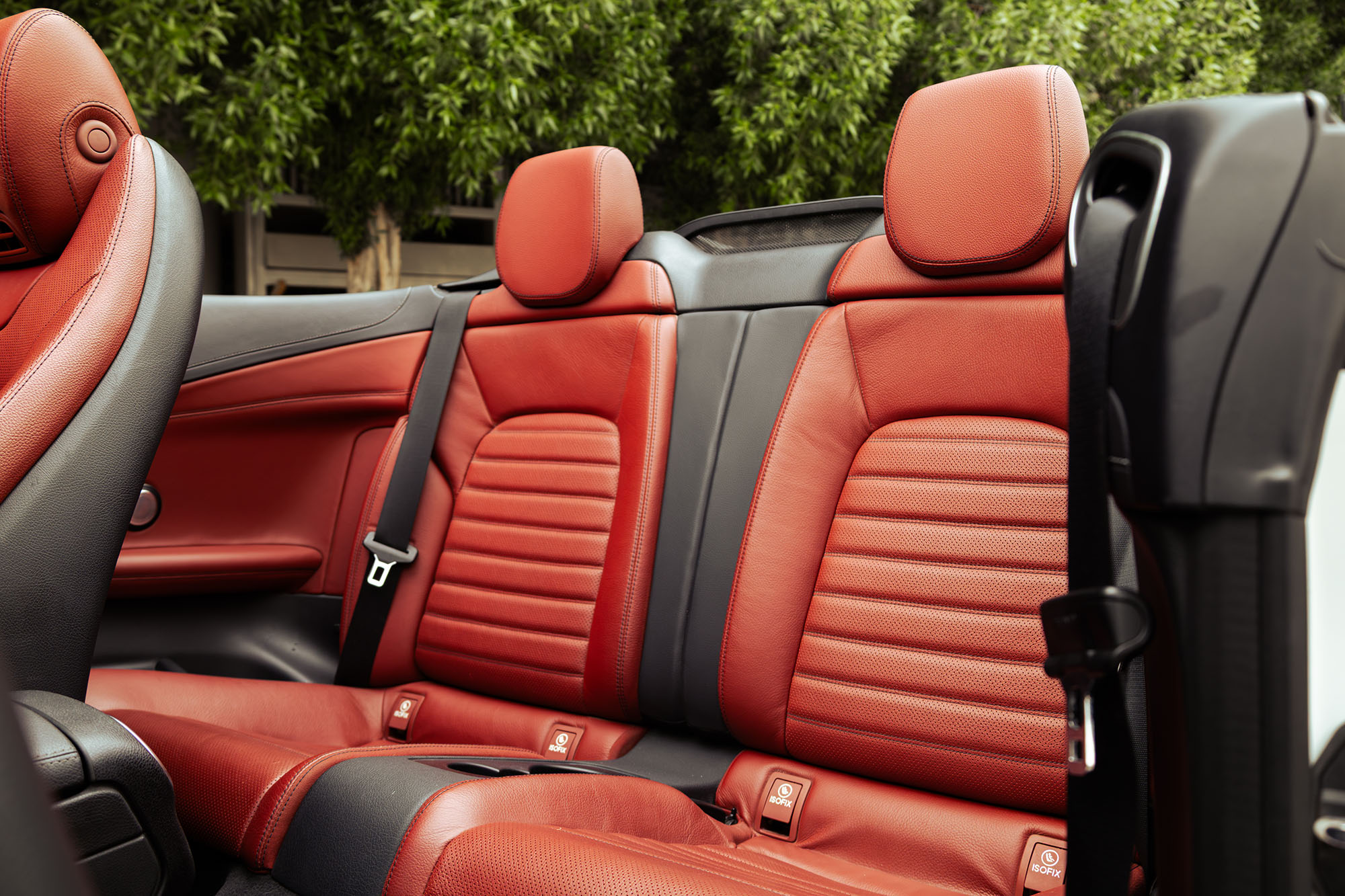 Mercedes بنز C43 AMG مكشوفة، بيضاء