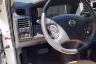 Nissan Patrol Super Safari bianco e grigio video