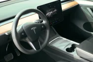 Tesla Modell Y Weißes Video
