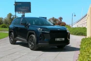 Toyota RAV4 הדור החדש בצבע כחול כהה – סרטון
